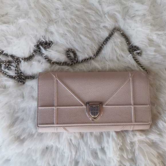 Christian Dior Diorama Wallet on Chain Clutch - Picture 2 of 15